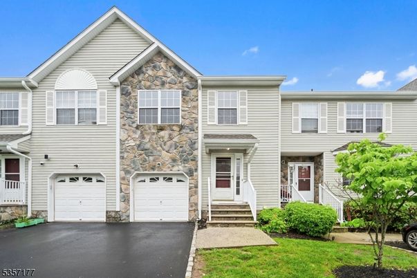 Attached, Exterior, Facade, Rowhouse