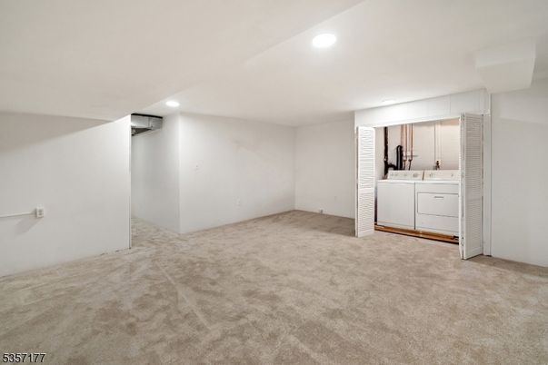 Empty room, Interior, Recessed Lighting, Washer