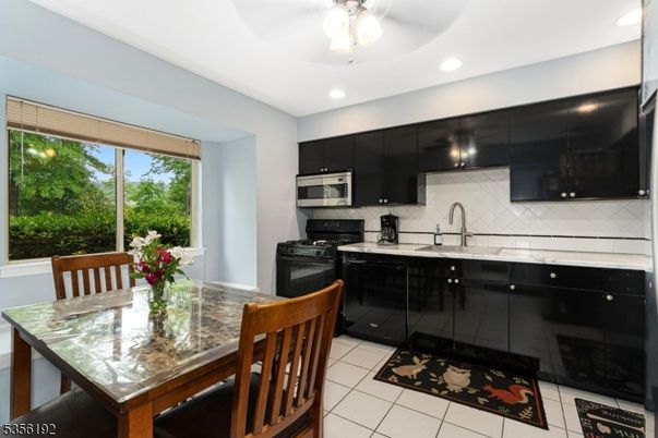 Dining room, Interior, Kitchen, Recessed Lighting, Stainless Steel Appliances