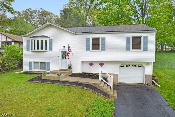 Attached, Exterior, Facade, Raised Ranch