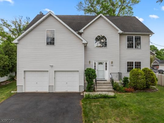 Attached, Exterior, Facade, Farmhouse