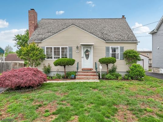 Backyard, Exterior, Facade, Cape Cod