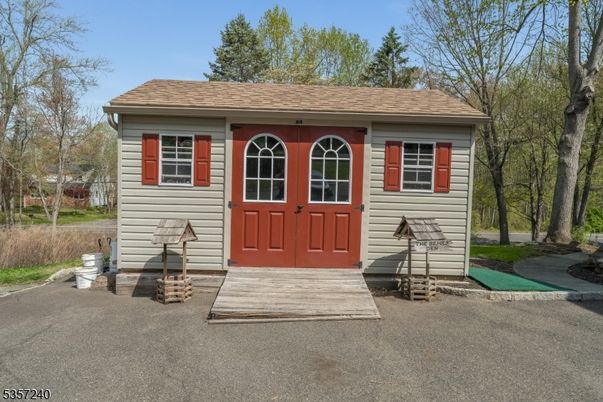 Exterior, Facade, Cape Cod