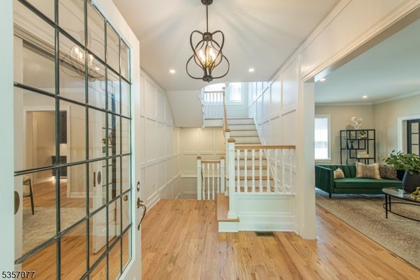 Interior, Pendant Lights, Recessed Lighting, Wood Texture Flooring