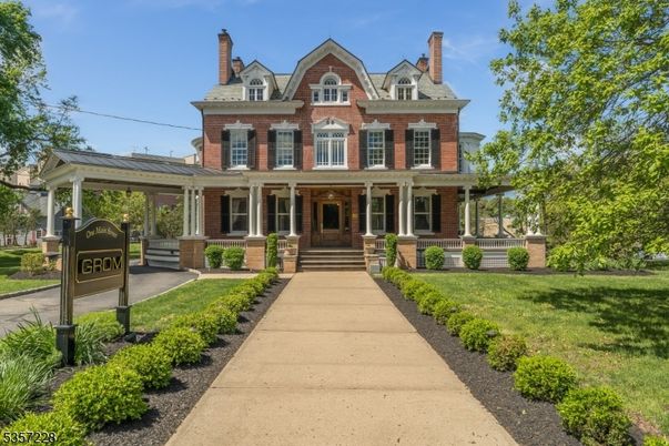 Exterior, Facade, Brick Facade, Georgian