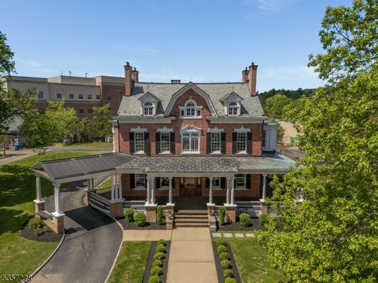 Exterior, Facade, Brick Facade, Georgian