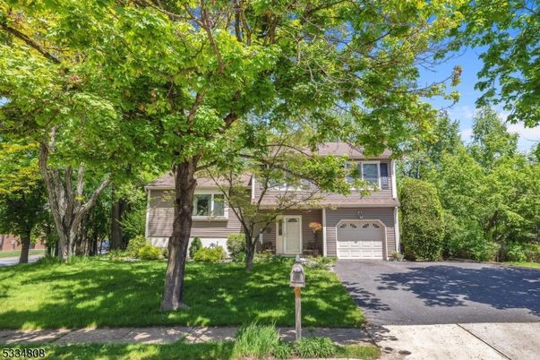 Attached, Exterior, Facade, Raised Ranch