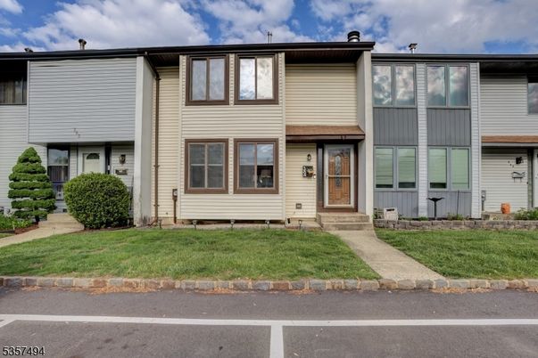 Exterior, Facade, Rowhouse