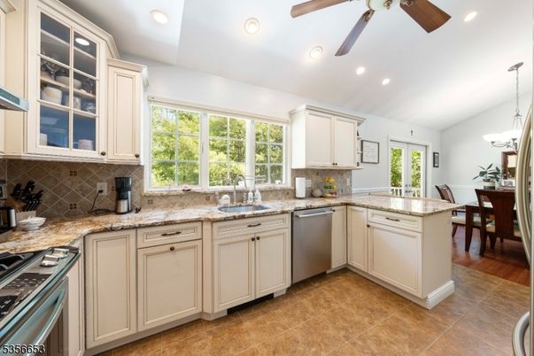 Dining room, Interior, Kitchen, Recessed Lighting, Stainless Steel Appliances