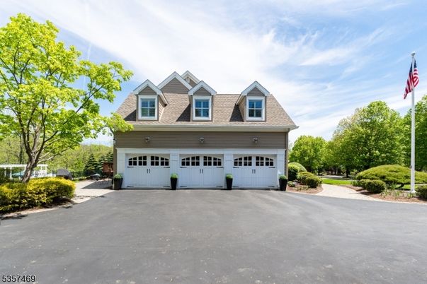 Attached, Exterior, Facade, Cape Cod