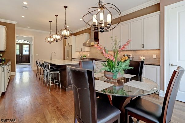 Chandelier, Dining room, Interior, Kitchen, Pendant Lights, Recessed Lighting, Wood Texture Flooring