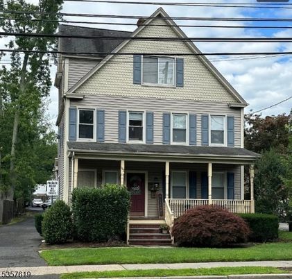 Exterior, Facade, Queen Anne Victorian