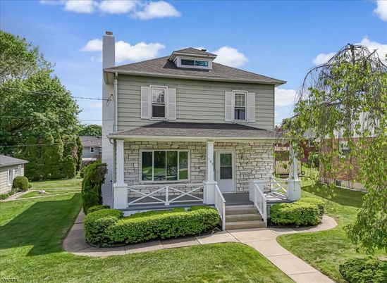 Exterior, Facade, American Foursquare