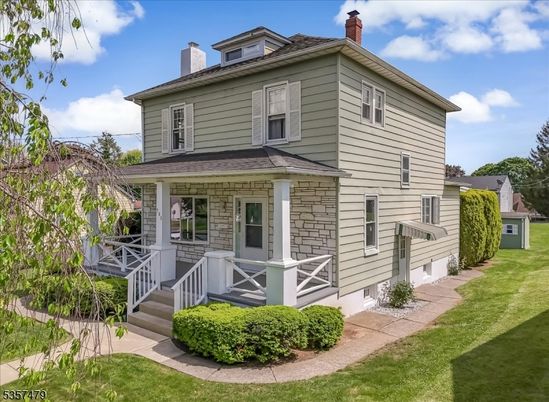 Exterior, Facade, American Foursquare