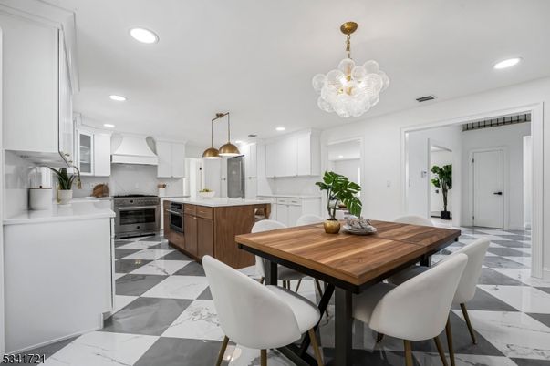 Chandelier, Dining room, Interior, Kitchen, Marble, Pendant Lights, Recessed Lighting, Stainless Steel Appliances