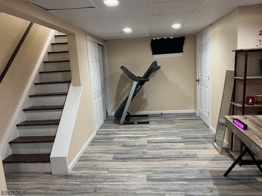 Interior, Recessed Lighting, Wood Texture Flooring