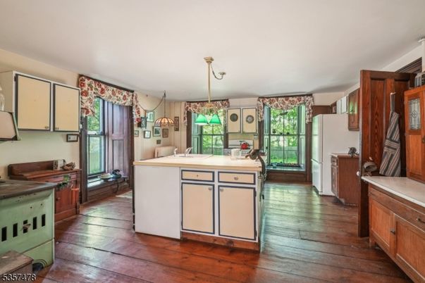 Interior, Kitchen, Pendant Lights, Wood Texture Flooring