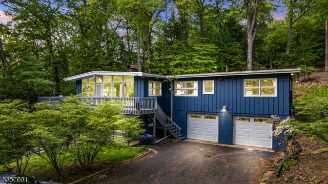 Attached, Exterior, Facade, Raised Ranch