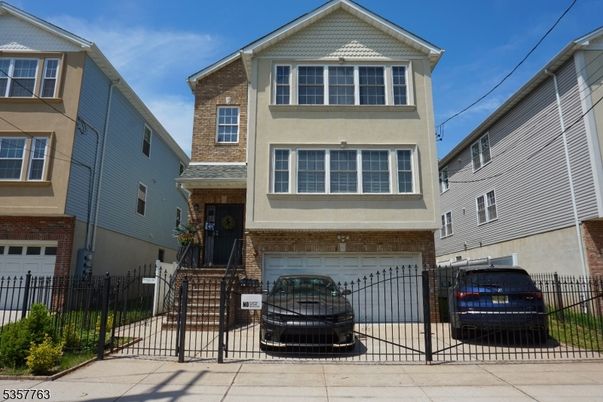 Attached, Exterior, Facade, Brick Facade, Rowhouse