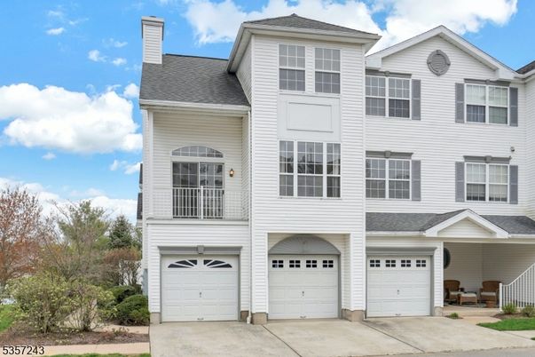 Attached, Exterior, Facade, Rowhouse