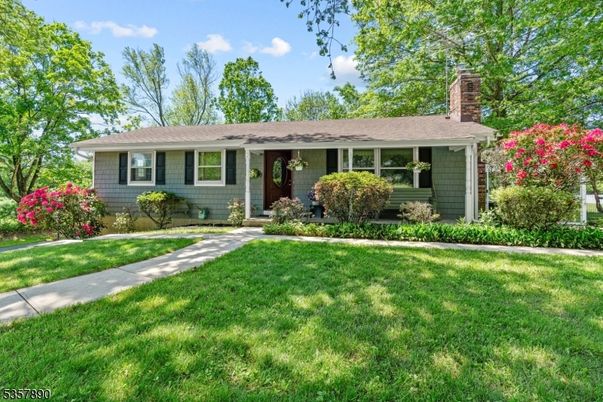 Backyard, Exterior, Facade, Ranch