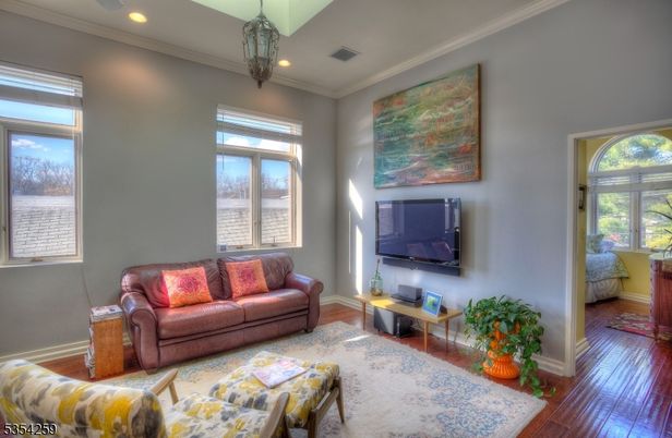 Interior, Living room, Pendant Lights, Recessed Lighting, Wood Texture Flooring