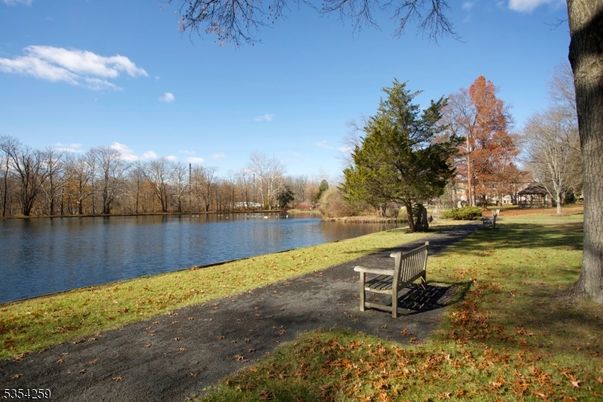 Exterior, Lake