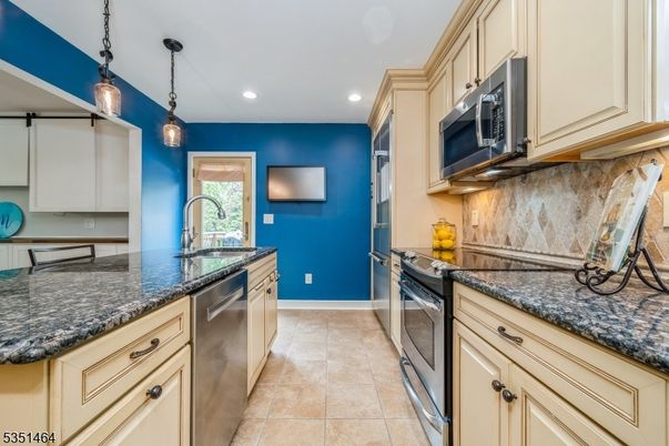 Interior, Kitchen, Pendant Lights, Recessed Lighting, Stainless Steel Appliances