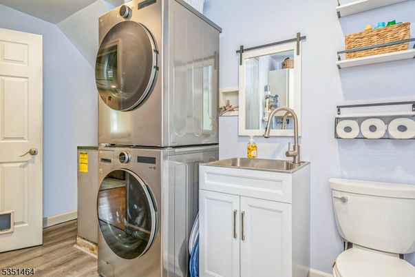 Interior, Utility Closets, Washer, Wood Texture Flooring