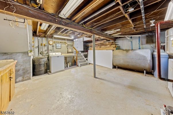 Interior, Washer, Wooden Beams