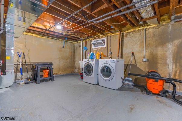 Interior, Washer, Wooden Beams
