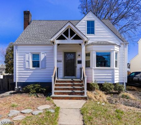 Exterior, Facade, Cape Cod