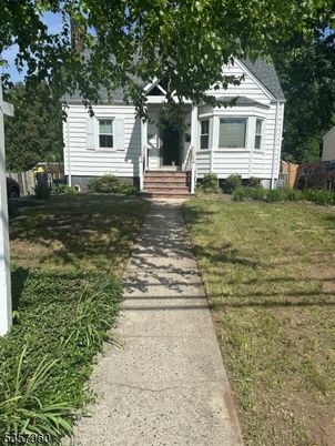 Backyard, Exterior, Facade, Cape Cod
