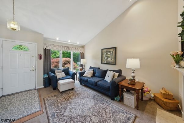 Interior, Living room, Pendant Lights, Recessed Lighting