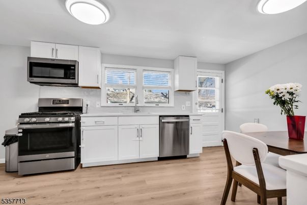 Dining room, Interior, Kitchen, Stainless Steel Appliances, Wood Texture Flooring