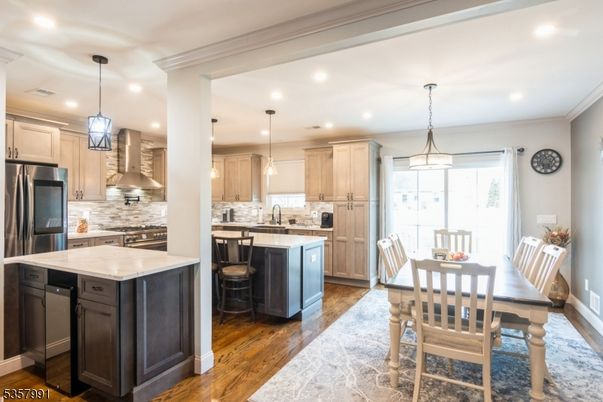 Dining room, Interior, Kitchen, Pendant Lights, Recessed Lighting, Stainless Steel Appliances, Wood Texture Flooring