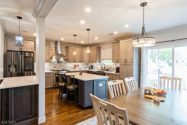 Dining room, Interior, Kitchen, Pendant Lights, Recessed Lighting, Stainless Steel Appliances, Wood Texture Flooring