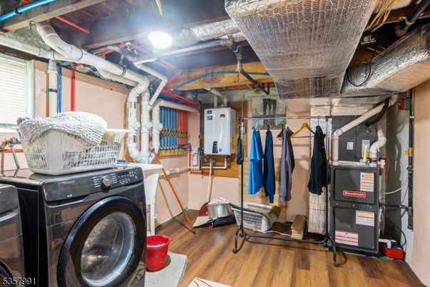 Interior, Washer, Wood Texture Flooring