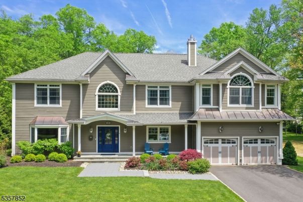 Attached, Exterior, Facade, Farmhouse