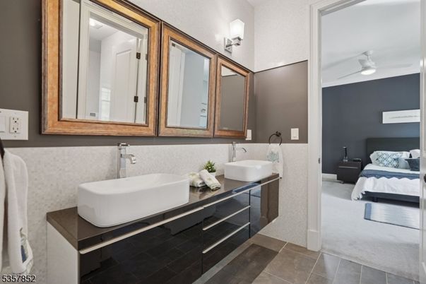 Bathroom, Bedroom, Dual Sink Vanities, Interior