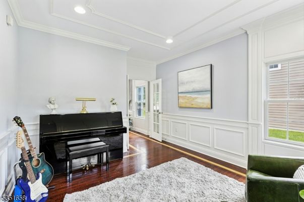 Interior, Piano, Recessed Lighting, Wood Texture Flooring