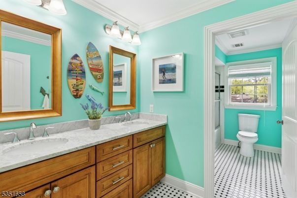 Bathroom, Dual Sink Vanities, Interior