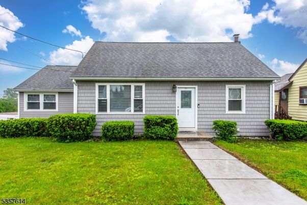 Exterior, Facade, Cape Cod