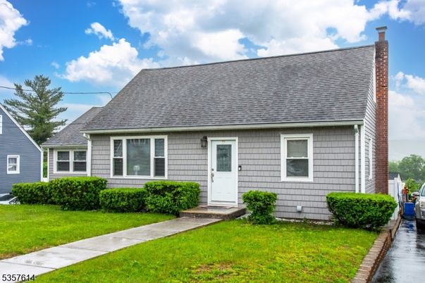 Exterior, Facade, Cape Cod