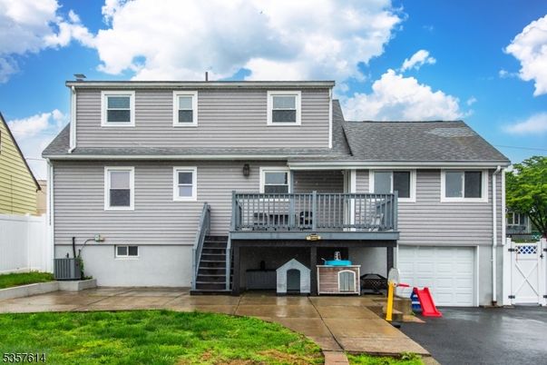 Attached, Exterior, Facade, Raised Ranch