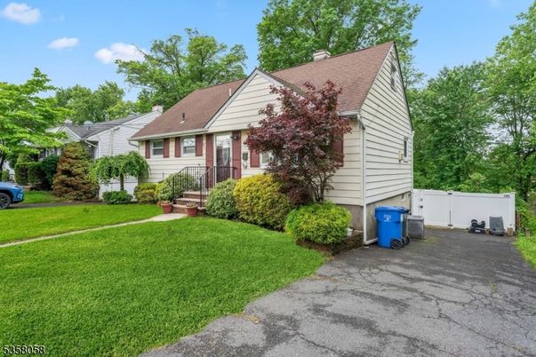 Backyard, Exterior, Facade, Cape Cod