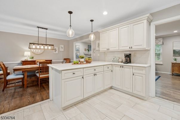 Dining room, Interior, Kitchen, Pendant Lights, Recessed Lighting, Wood Texture Flooring
