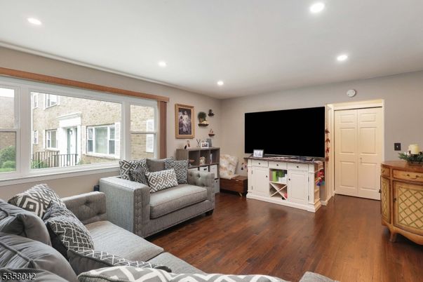 Interior, Living room, Recessed Lighting, Wood Texture Flooring