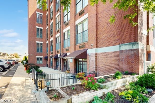 Exterior, Facade, Brick Facade, Rowhouse