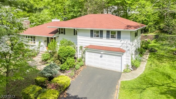 Attached, Exterior, Facade, Ranch